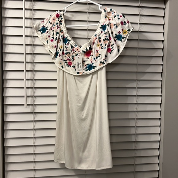 NEW SUGARLIPS off the shoulder floral embroidered dress - Picture 2 of 5